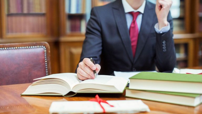 Стоимость услуг уголовного адвоката при ДТП